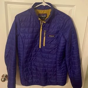 Patagonia Medium light weight pullover puffer coat